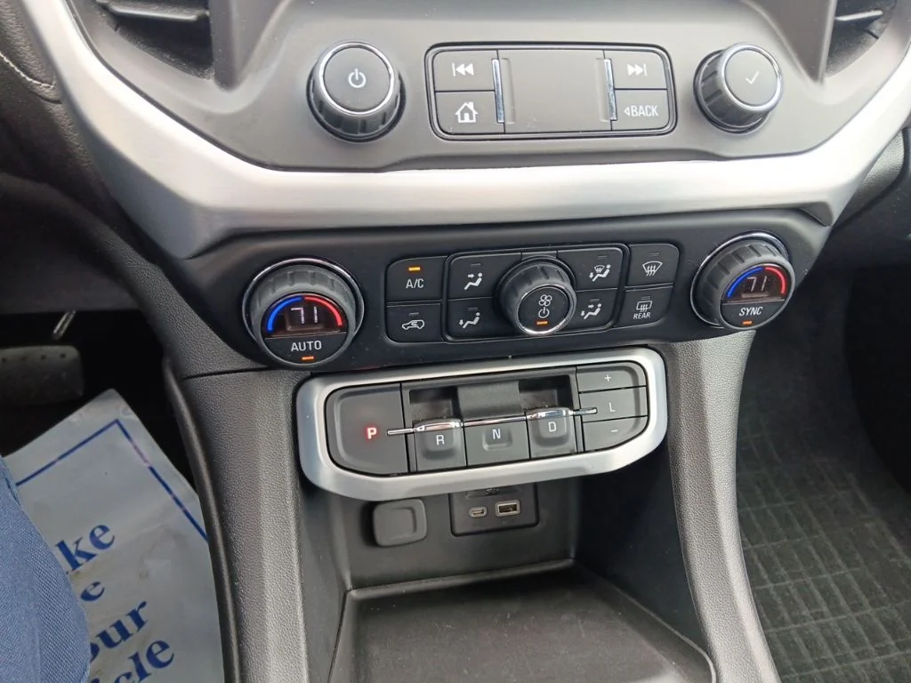 Used 2021 Midnight Blue Metallic GMC SLT image 23