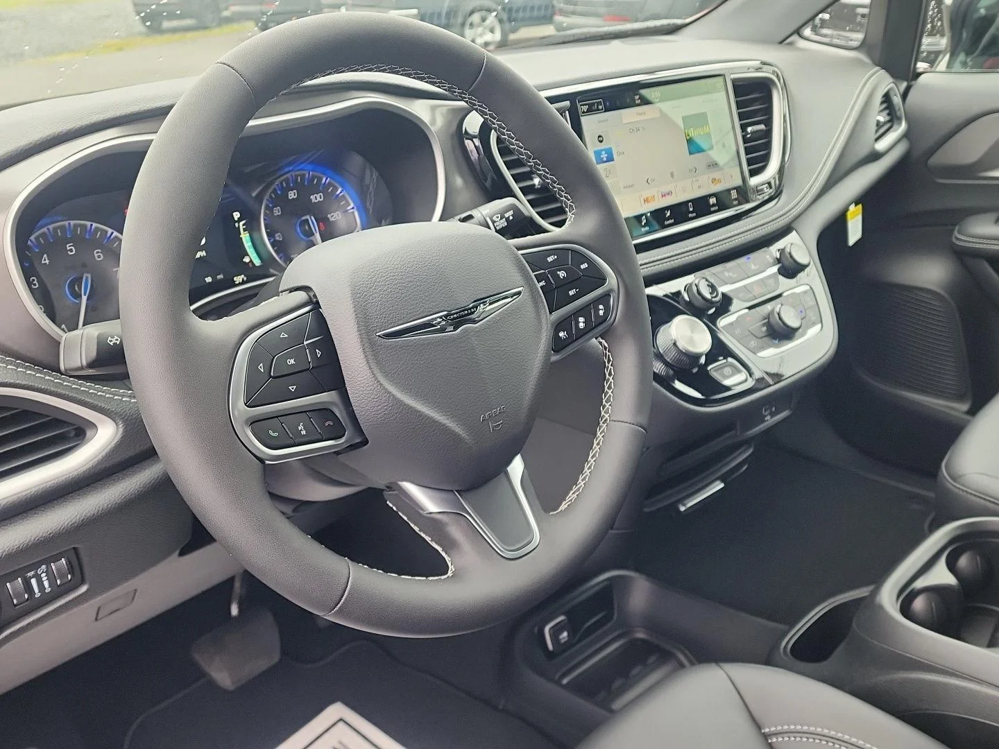 2026 Chrysler Pacifica Select - Photo 10