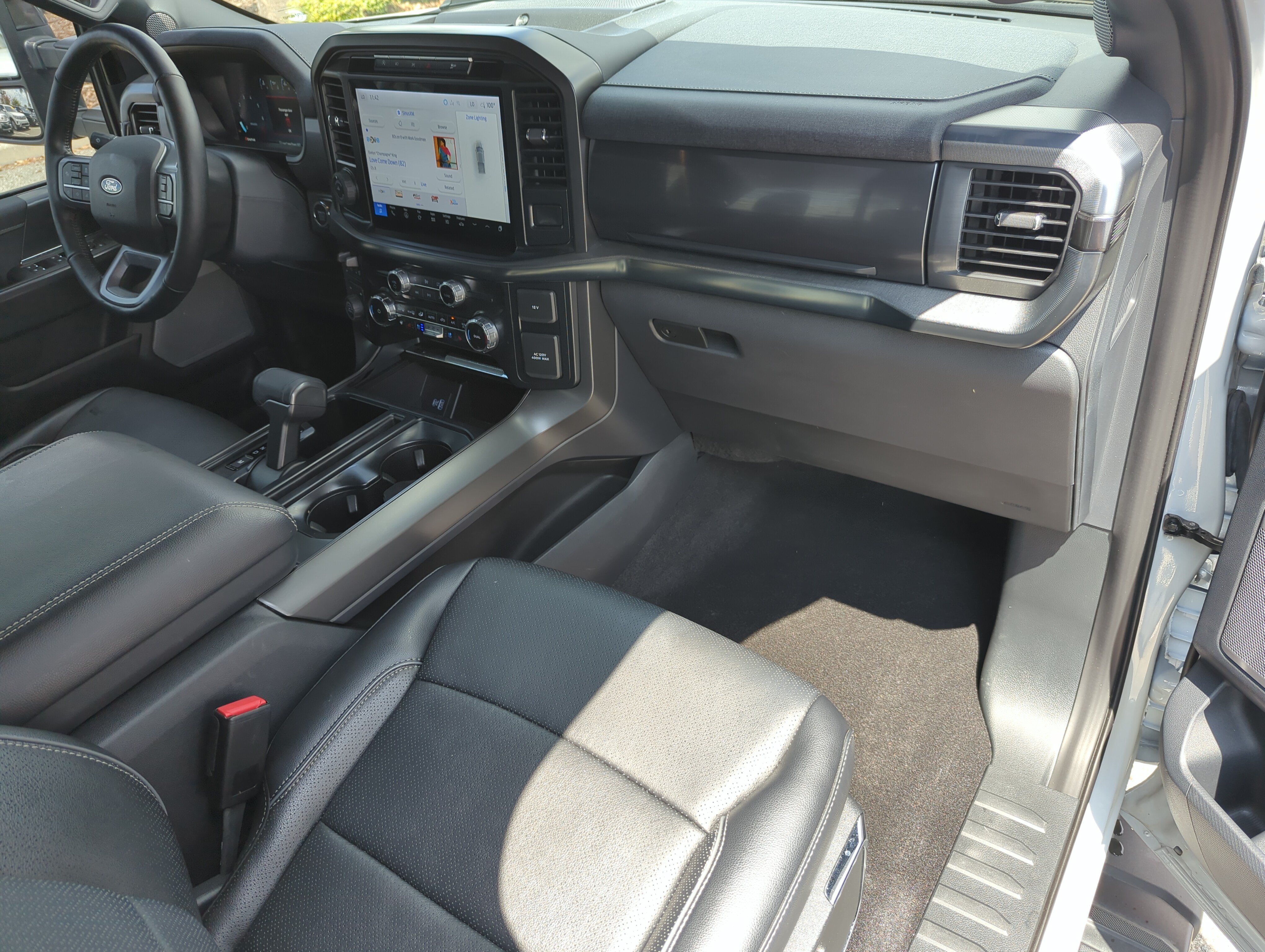 Used 2024 Avalanche Ford LARIAT image 16
