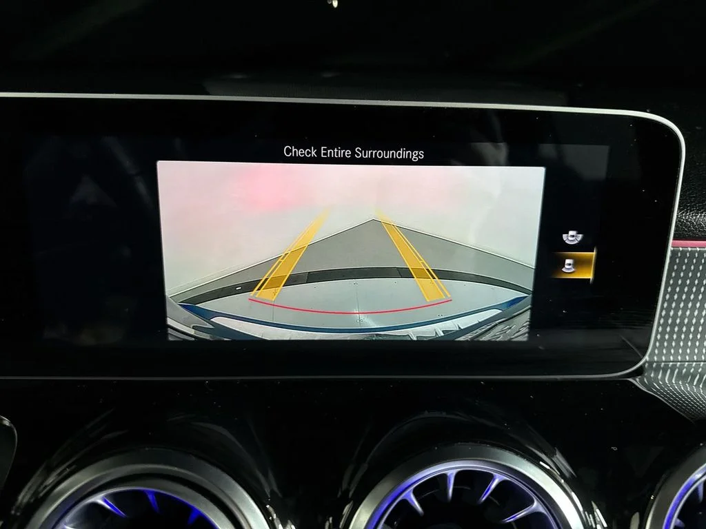 Used 2021  Mercedes-Benz GLB 250 image 30