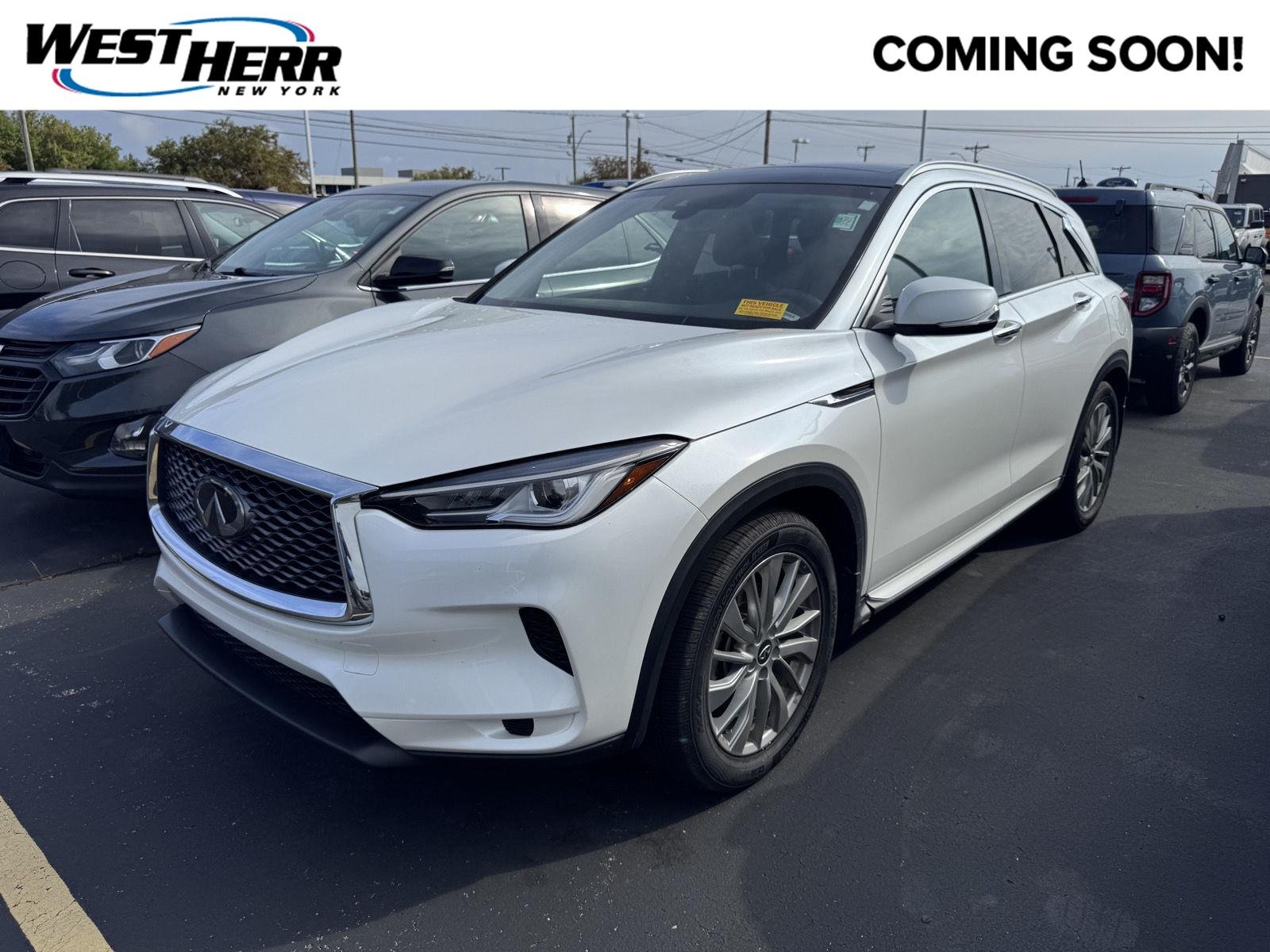 Used 2023 Radiant White INFINITI LUXE image 1