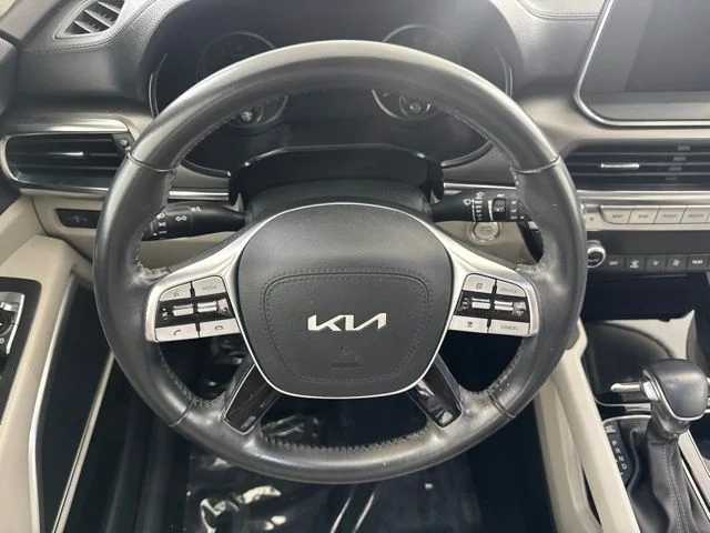 Used 2022 White Kia S image 29