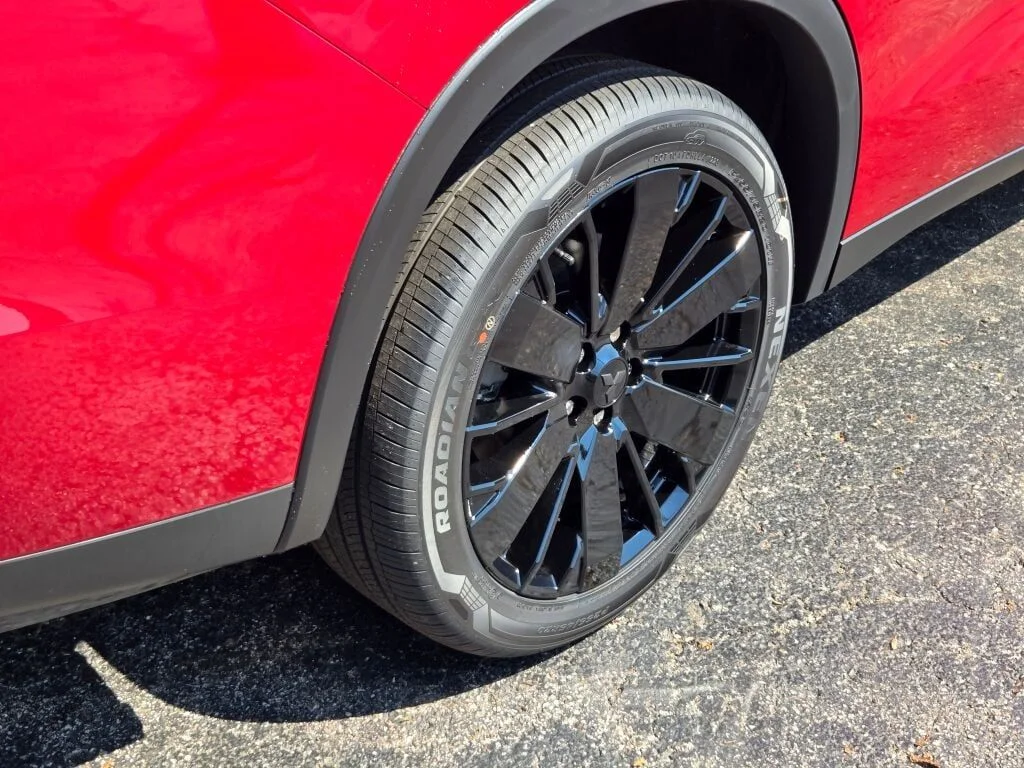 New 2026 Red Mitsubishi LE image 9