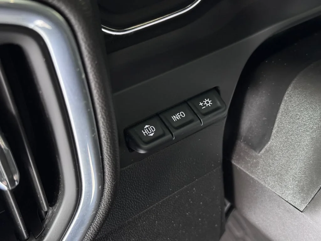 Used 2023 WHITE FROST TRICOAT GMC Denali image 28