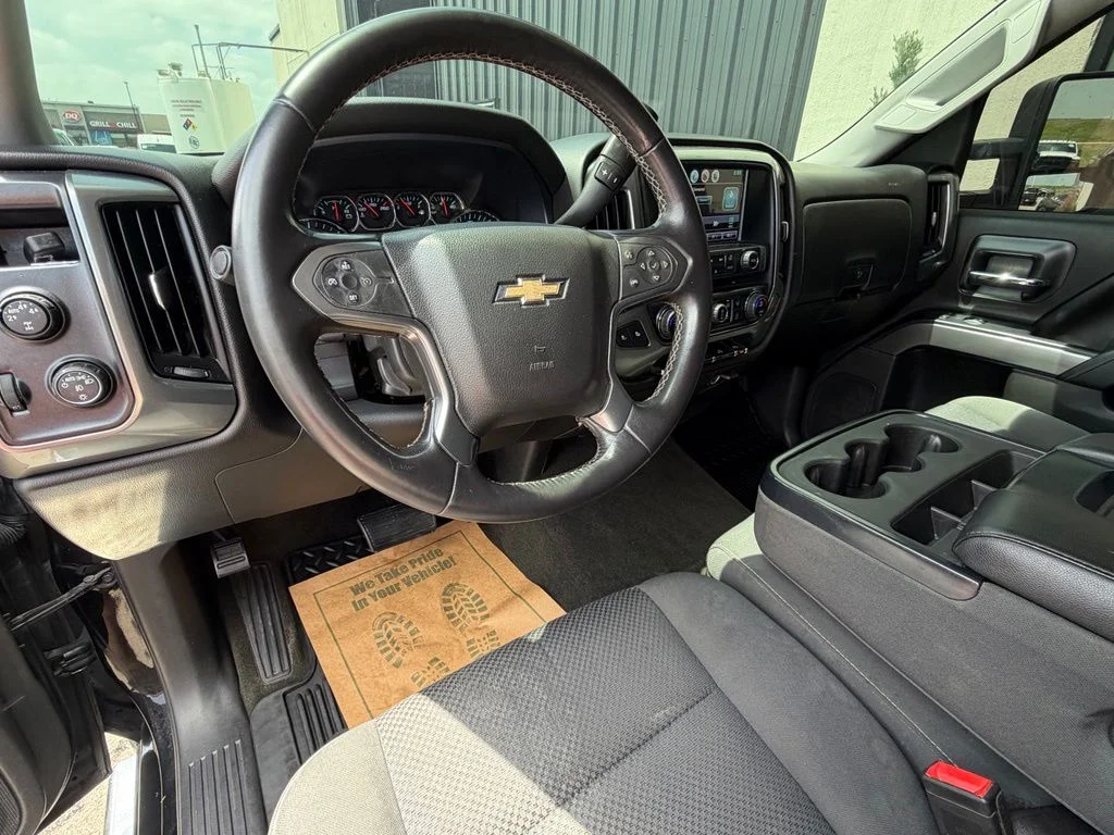 Used 2016 Black Chevrolet LT image 7