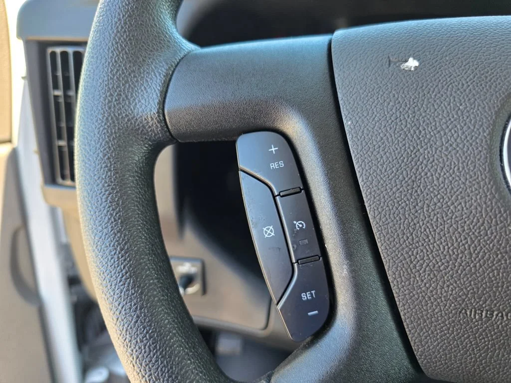 Used 2025 Summit White Chevrolet 1LT image 21