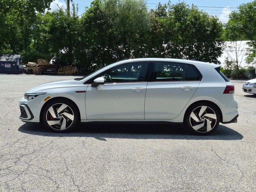 Used 2023 White Volkswagen 2.0T SE image 8