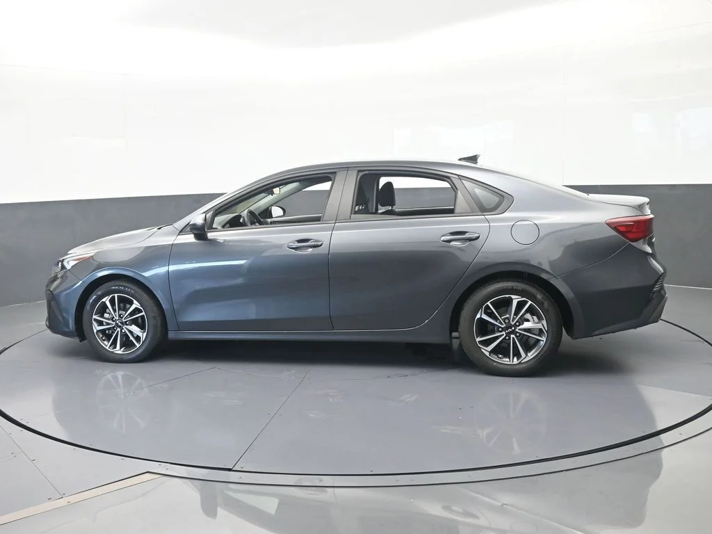Used 2024 Gravity Gray Kia LXS image 3