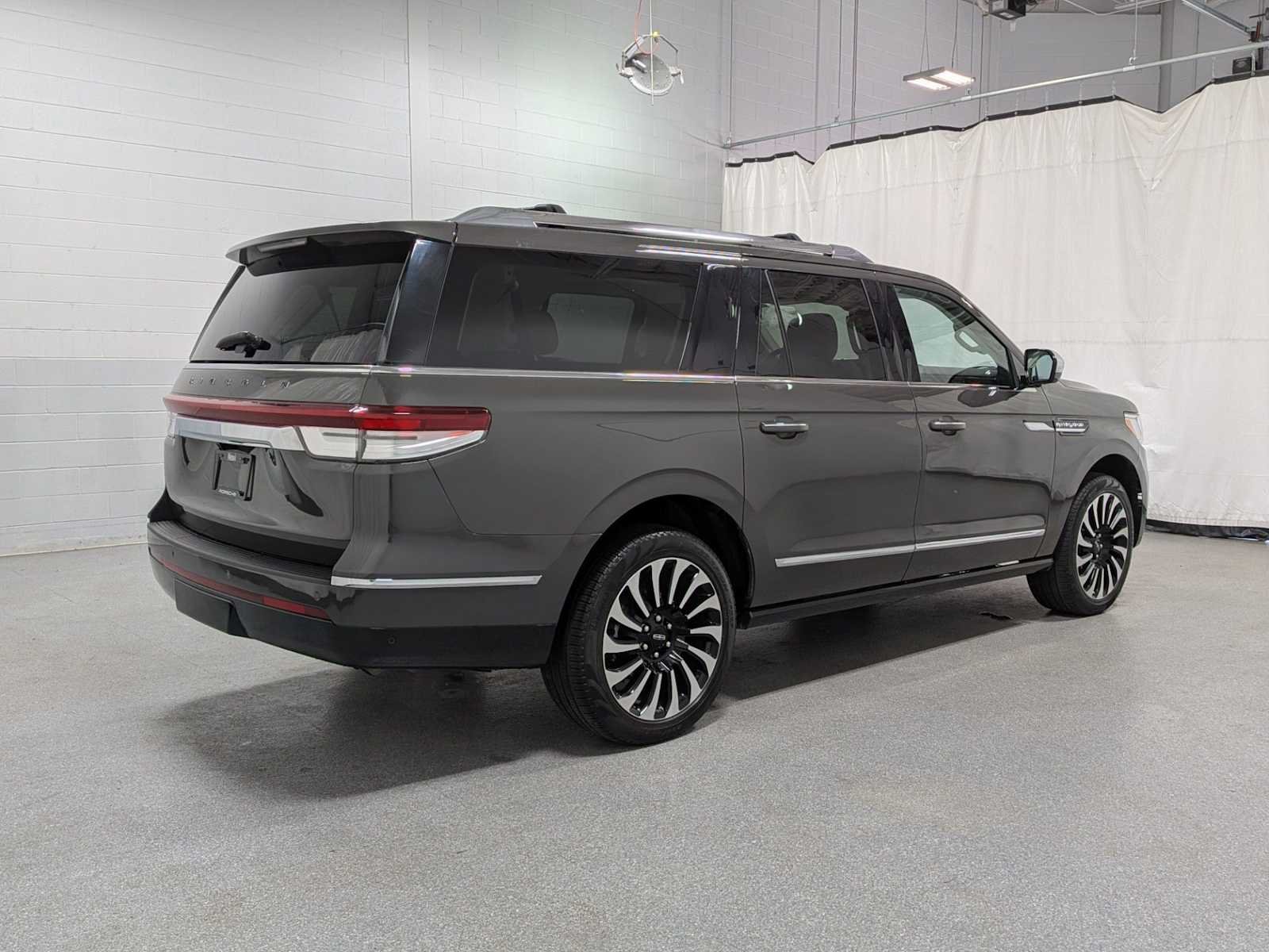 Used 2023 Chroma Caviar Dark Gray Metallic Clearcoat Lincoln Black Label image 9