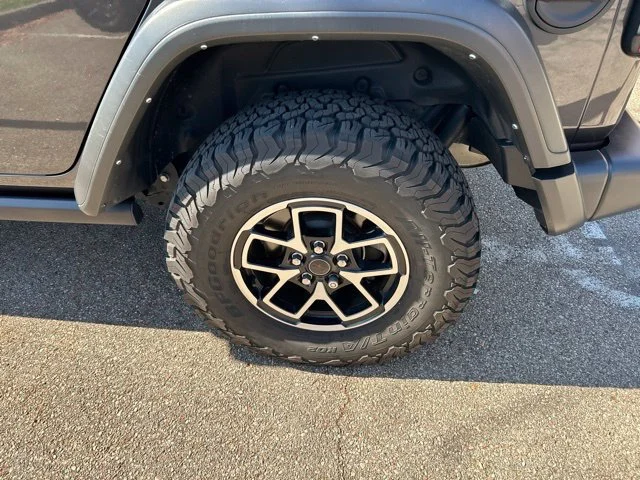 Certified Used 2024 Granite Crystal Metallic Clearcoat Jeep Rubicon image 12