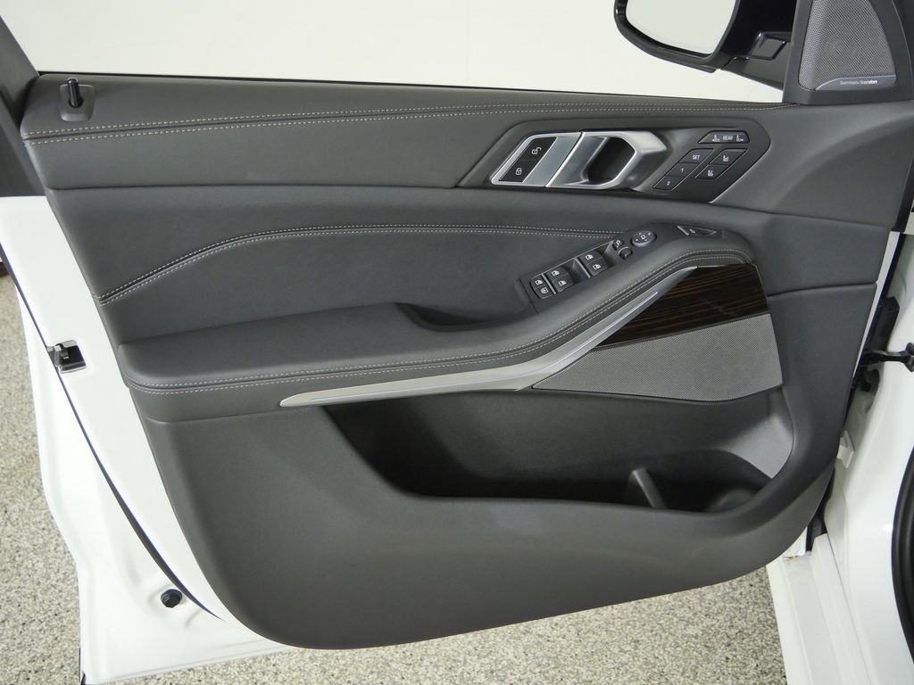 Certified Used 2026 Alpine White BMW xDrive40i image 39