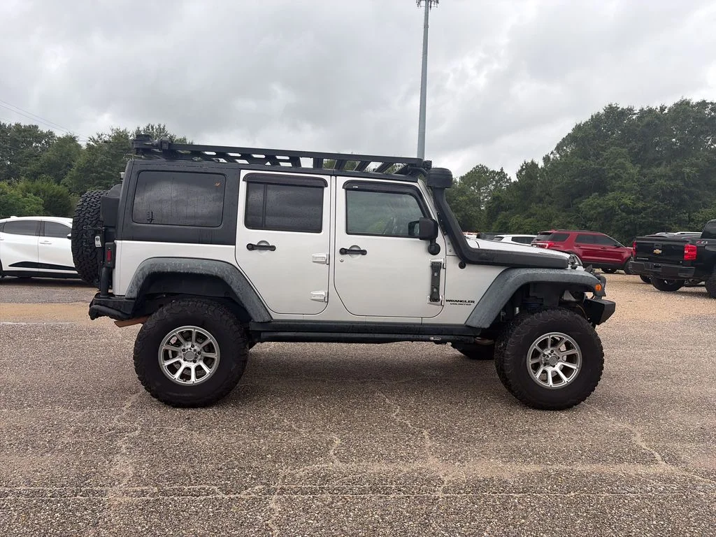 Used 2011 Silver Jeep Unlimited Rubicon image 7