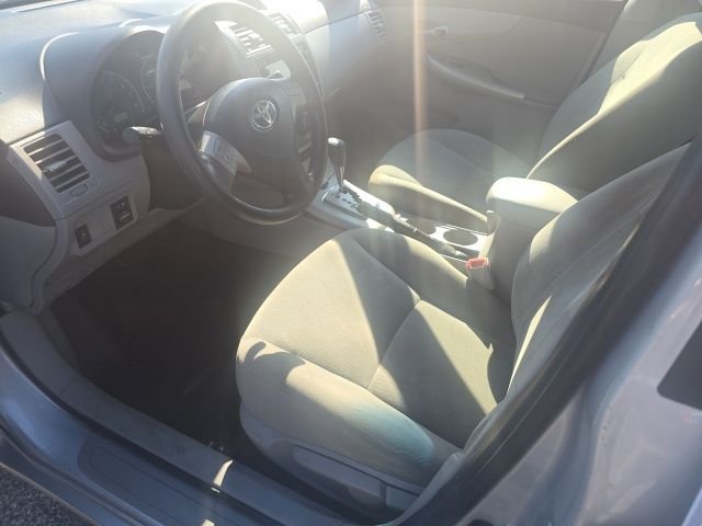 Used 2013 Silver Toyota LE image 2