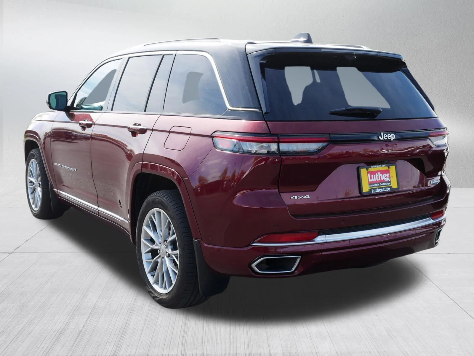 Used 2023 Velvet Red Pearlcoat Jeep Summit image 5