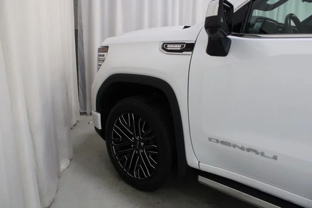Used 2024 White GMC Denali image 30