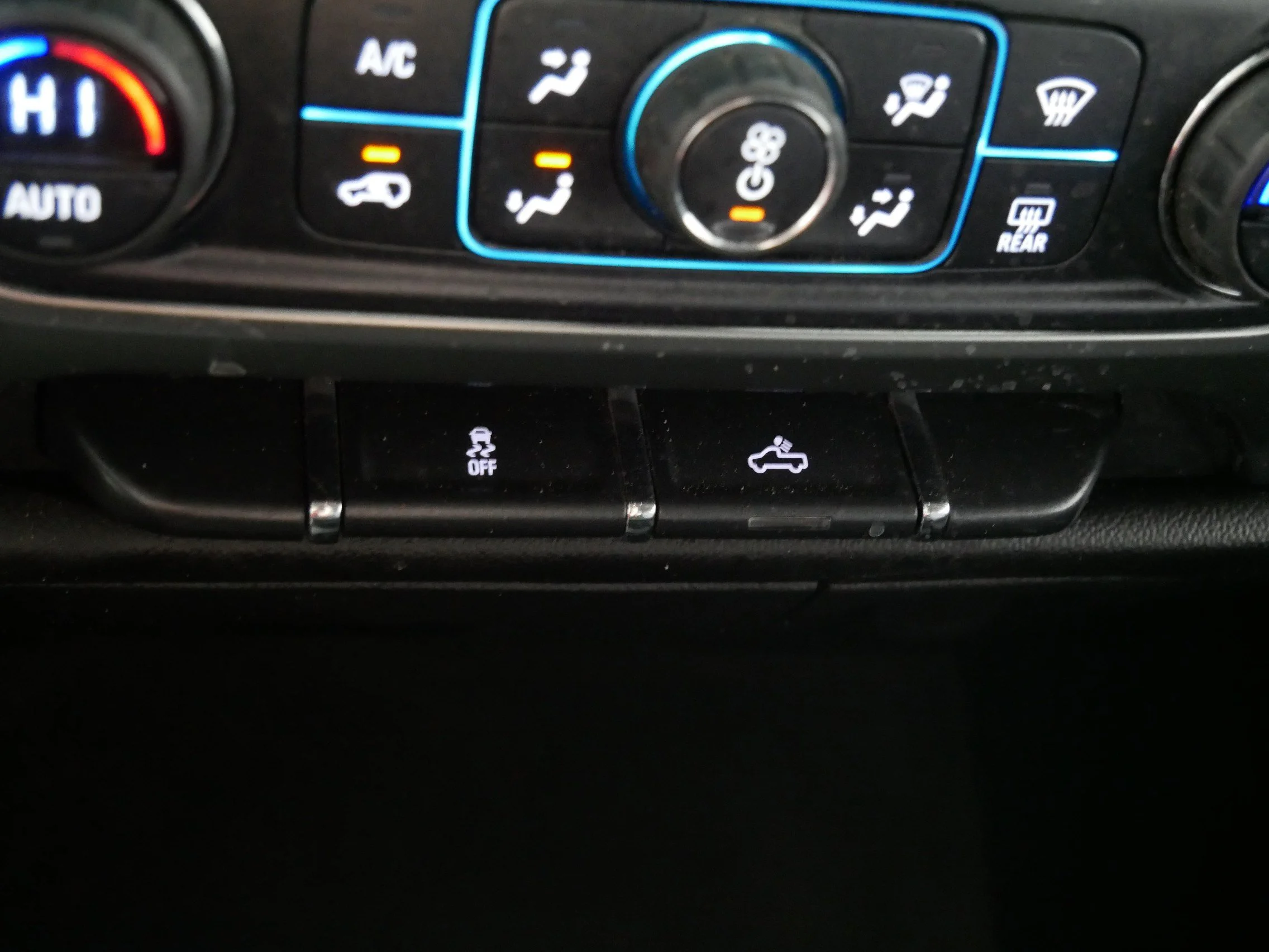 Used 2015 Brownstone Metallic Chevrolet LT image 30