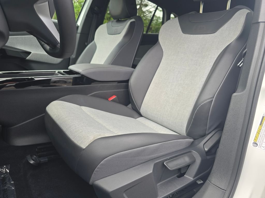 Used 2023 White Volkswagen Standard image 23