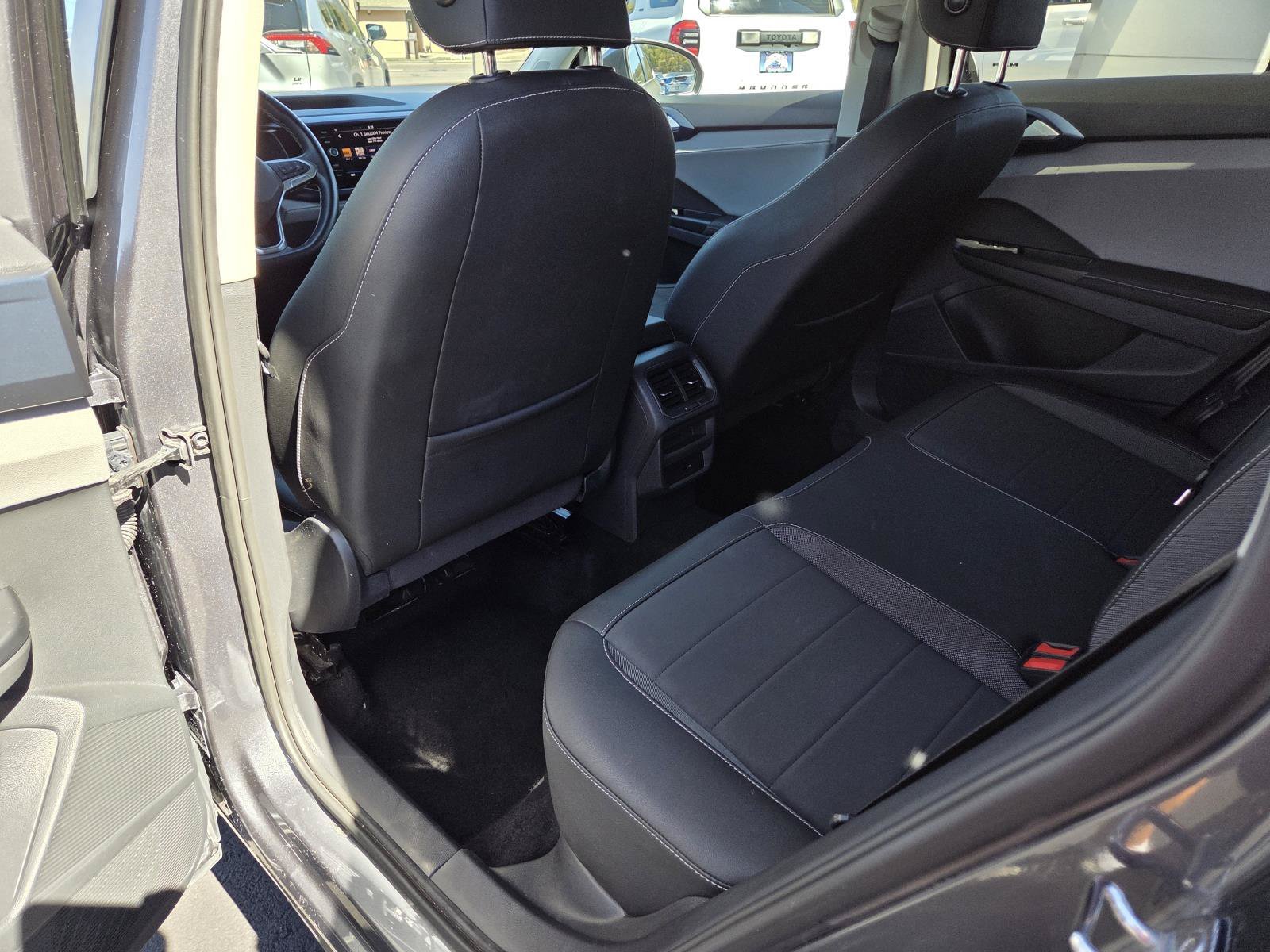 Used 2024  Volkswagen SE image 14