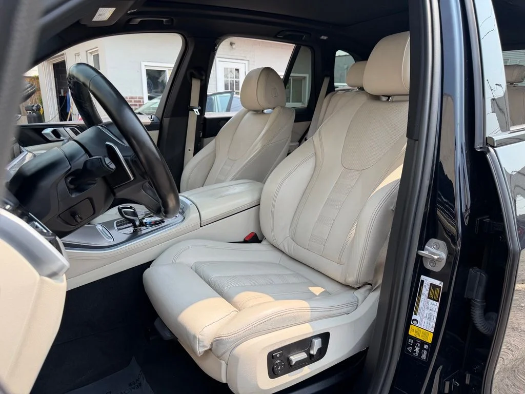 Used 2021 Black BMW xDrive40i image 19