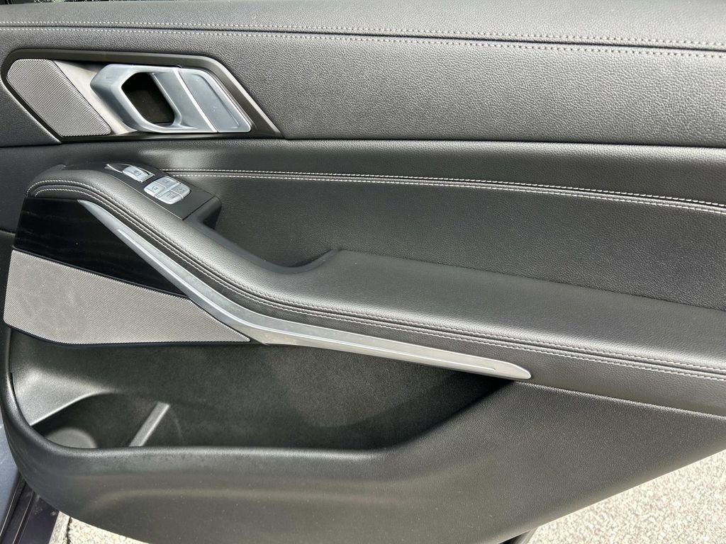 Used 2021 Arctic Gray Metallic BMW xDrive40i image 24