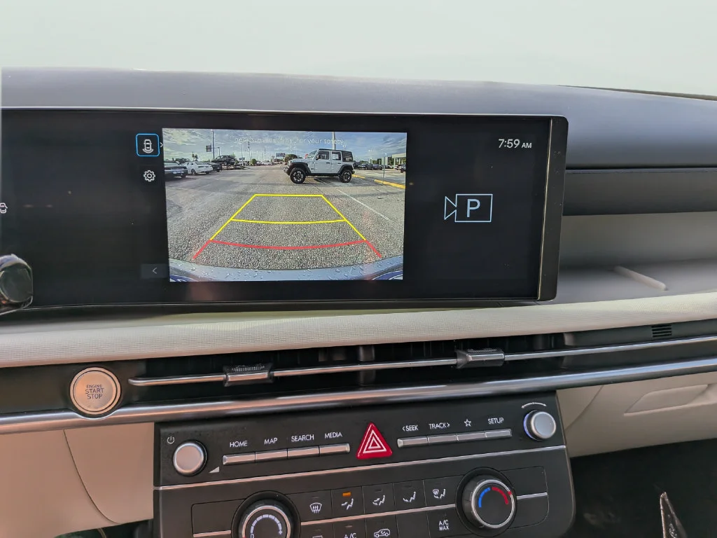 Used 2025 Silver Hyundai SE image 19