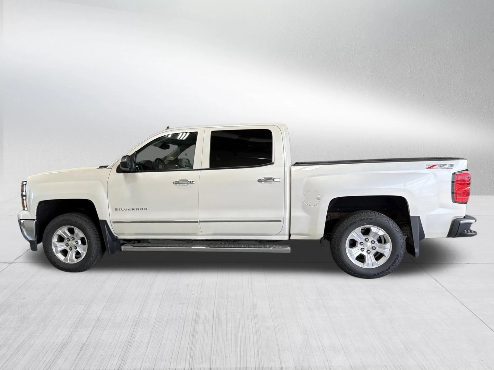 Used 2014 White Diamond Tricoat Chevrolet LTZ image 4