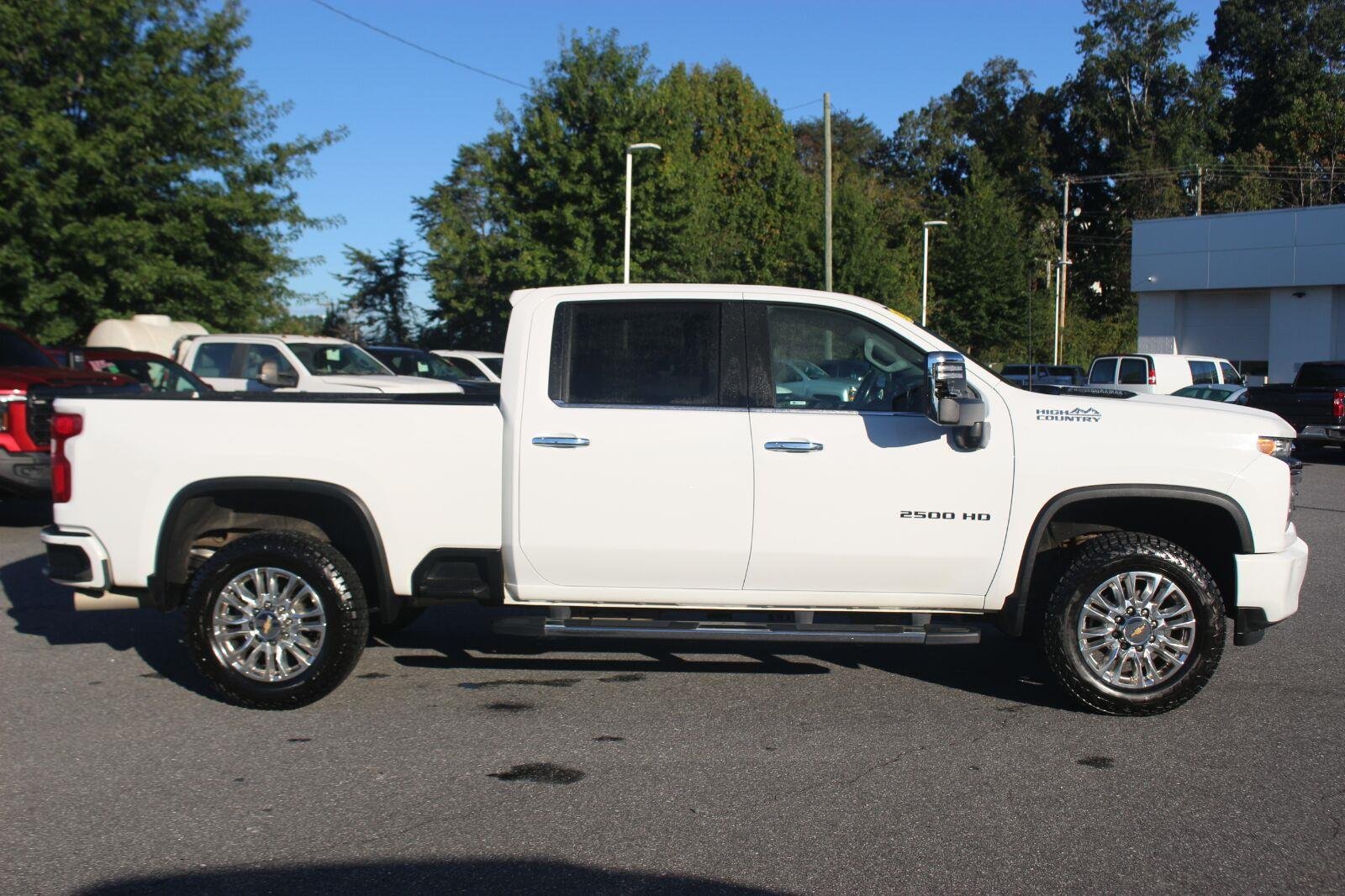 Used 2021 SUMMIT WHITE Chevrolet High Country image 8