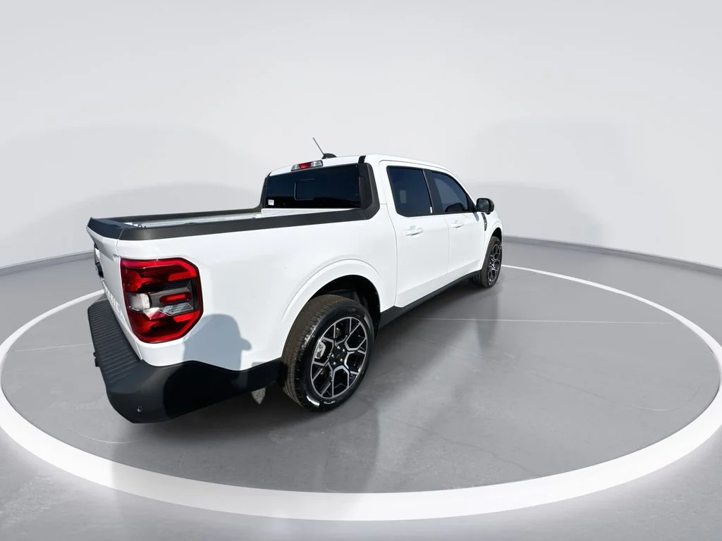 Used 2025 White Ford Lariat image 8