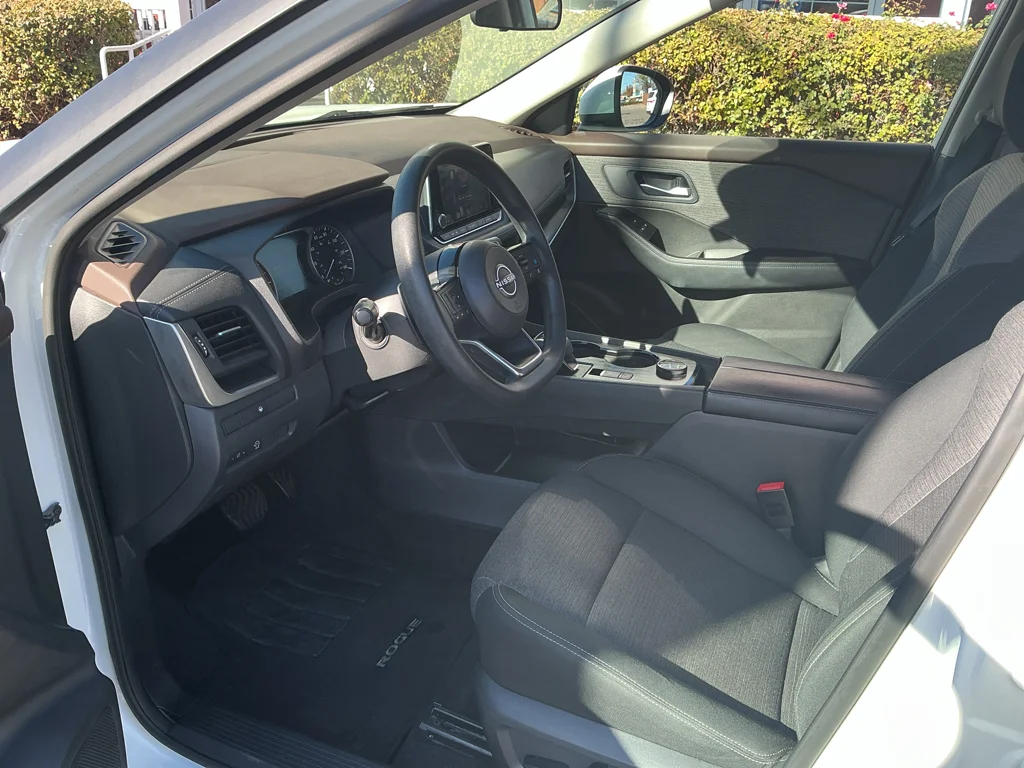 Used 2023 Pearl White Tricoat Nissan SV image 10