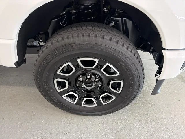 New 2026 Star White Metallic Tri-Coat Ford F-250® Platinum® image 23