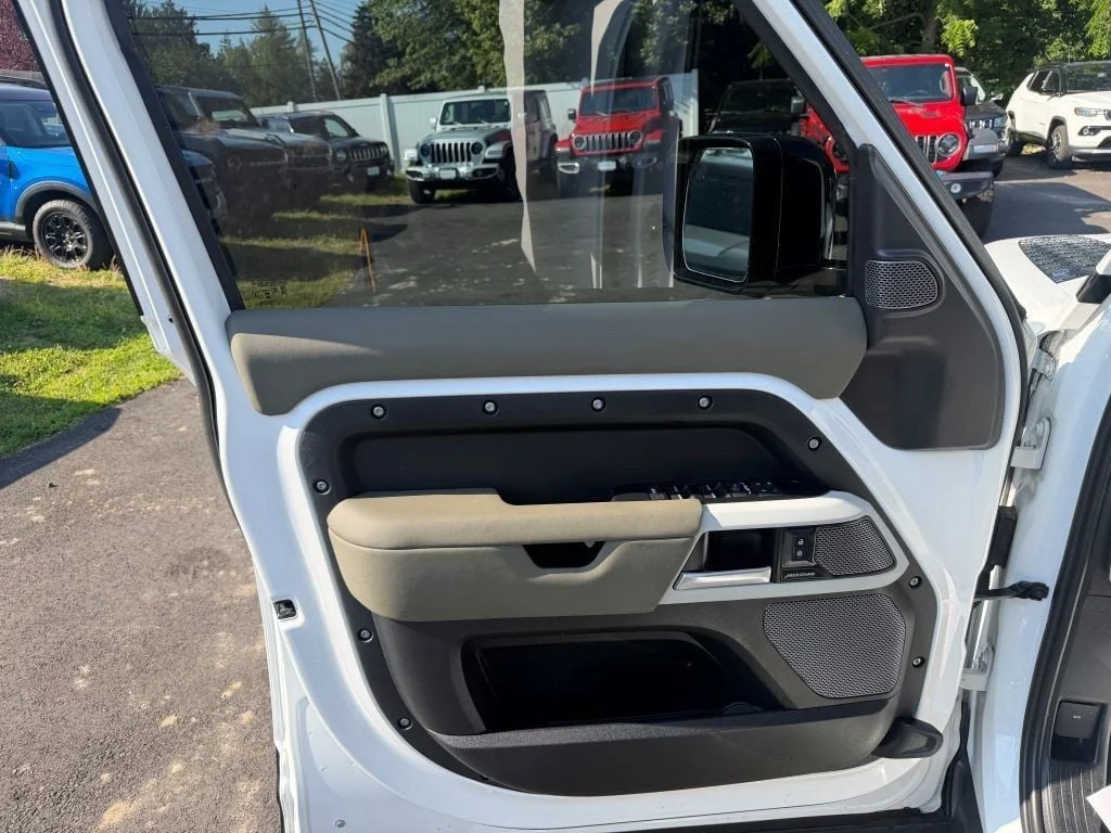 Used 2024 Fuji White Land Rover 110 P300 S w/ Air Suspension, Black Exterior Pkg & Tow Hitch image 9