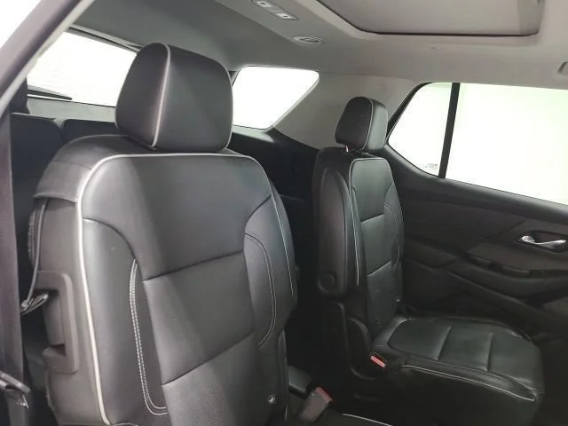 Used 2020 Iridescent Pearl Tricoat Chevrolet High Country image 15