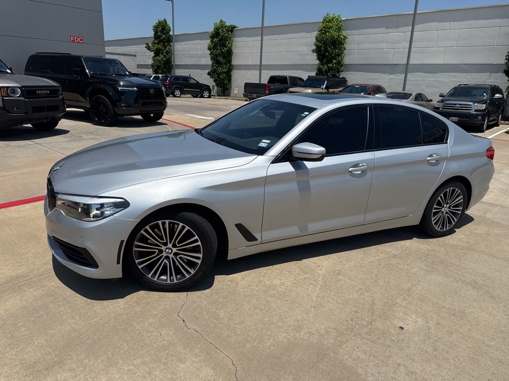 2020 BMW 5 Series 530i xDrive Sedan's photo