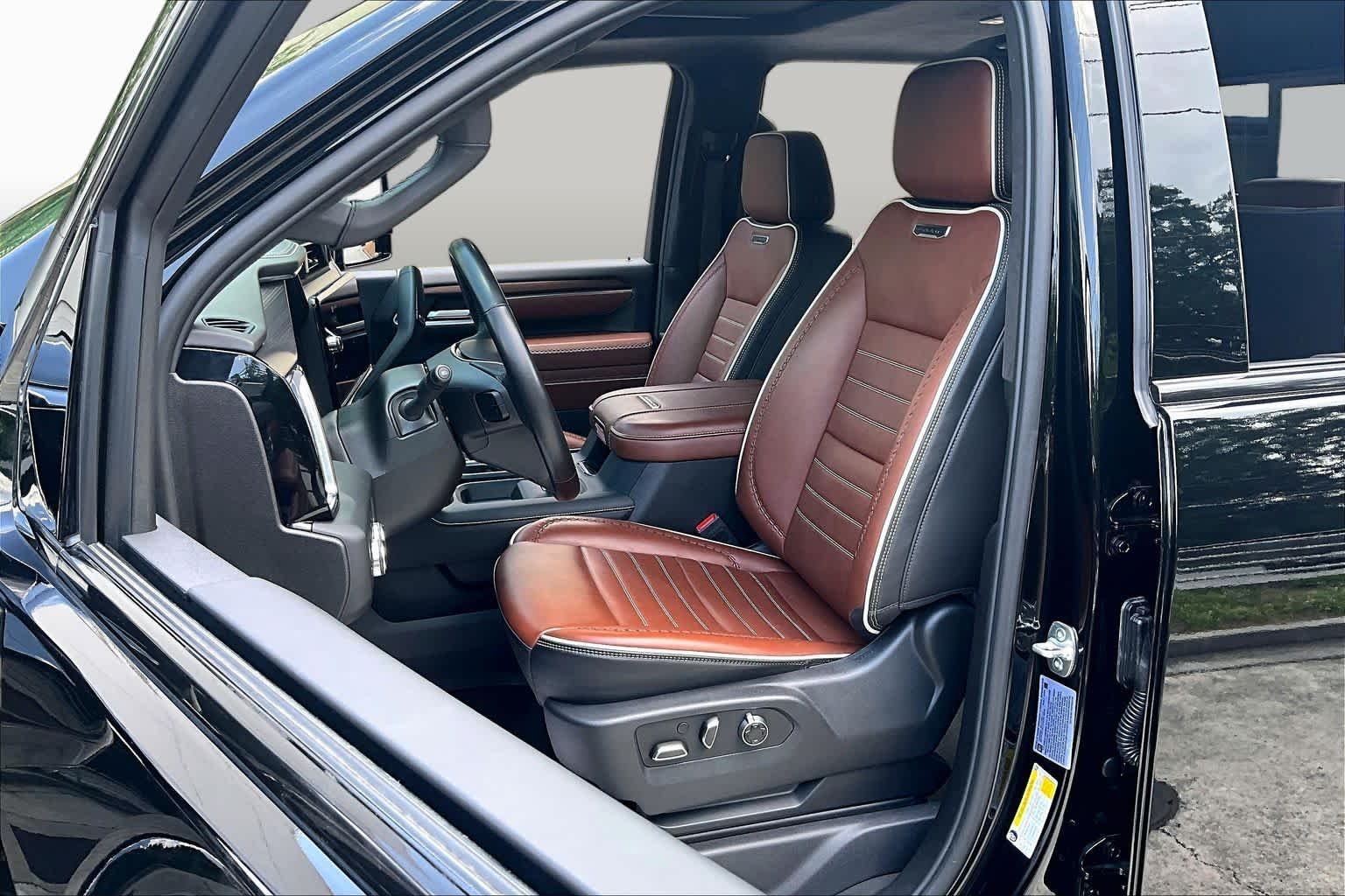Used 2025 Onyx Black GMC Denali Ultimate image 8