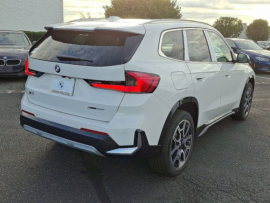 Used 2026 Alpine White BMW xDrive28i image 4