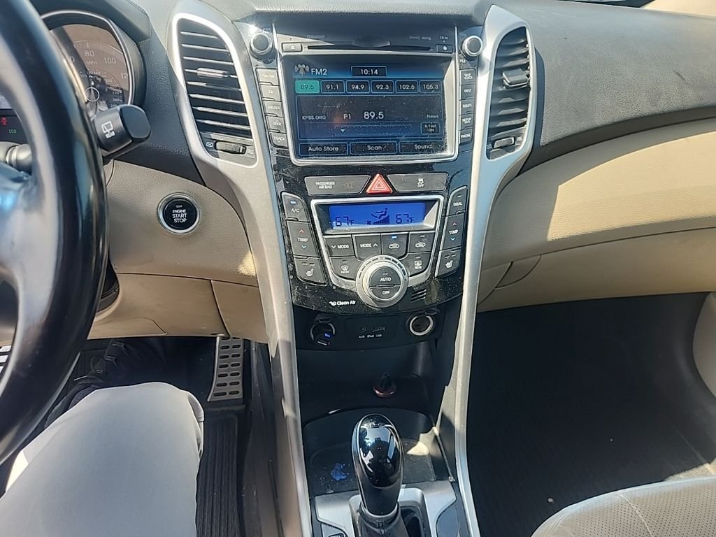 Used 2013 White Hyundai Base image 23