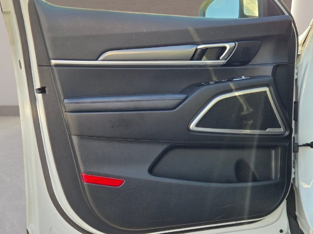 Used 2020 White Kia S image 21