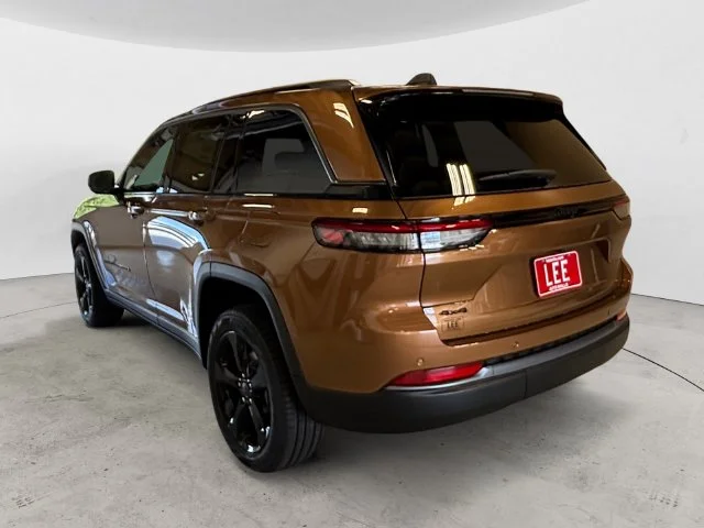 New 2027 Brown Jeep Limited image 3