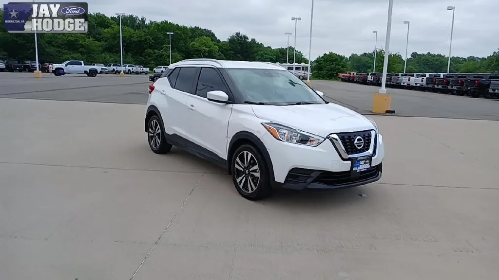Used 2020 White Nissan SV image 2
