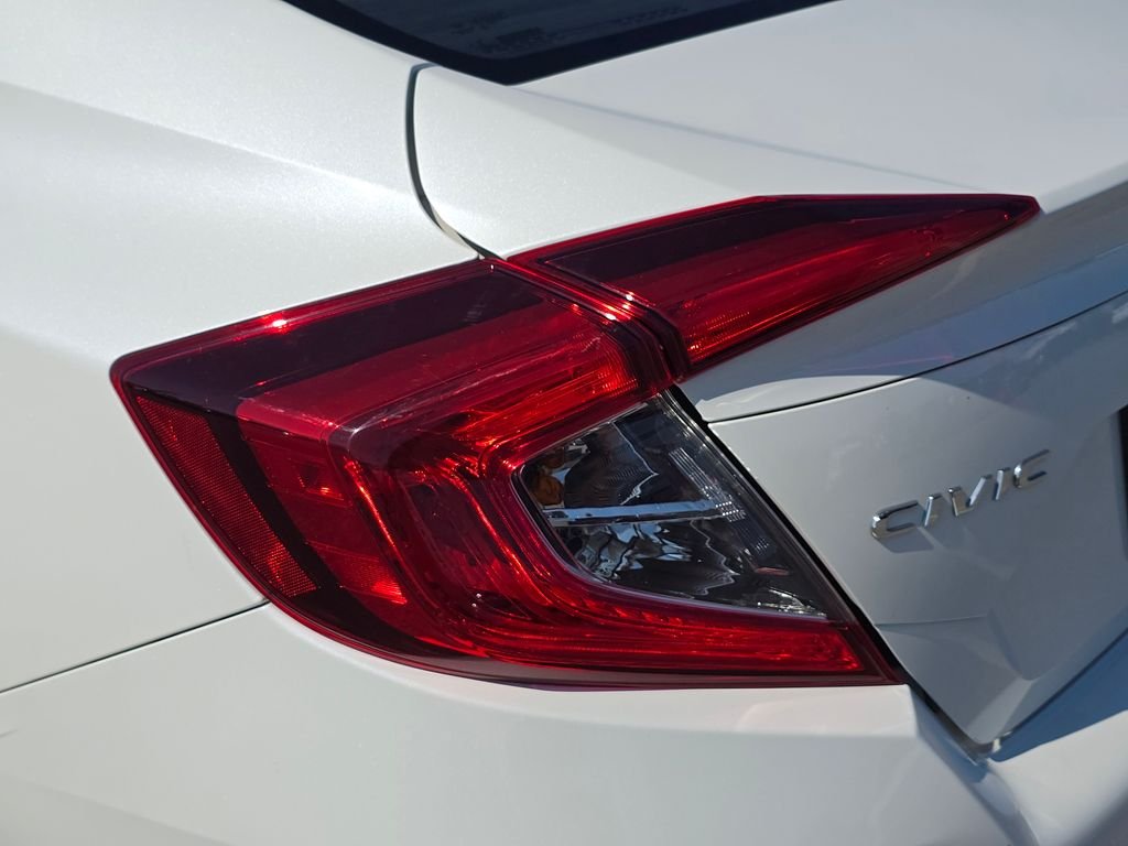 Used 2018  Honda EX image 14