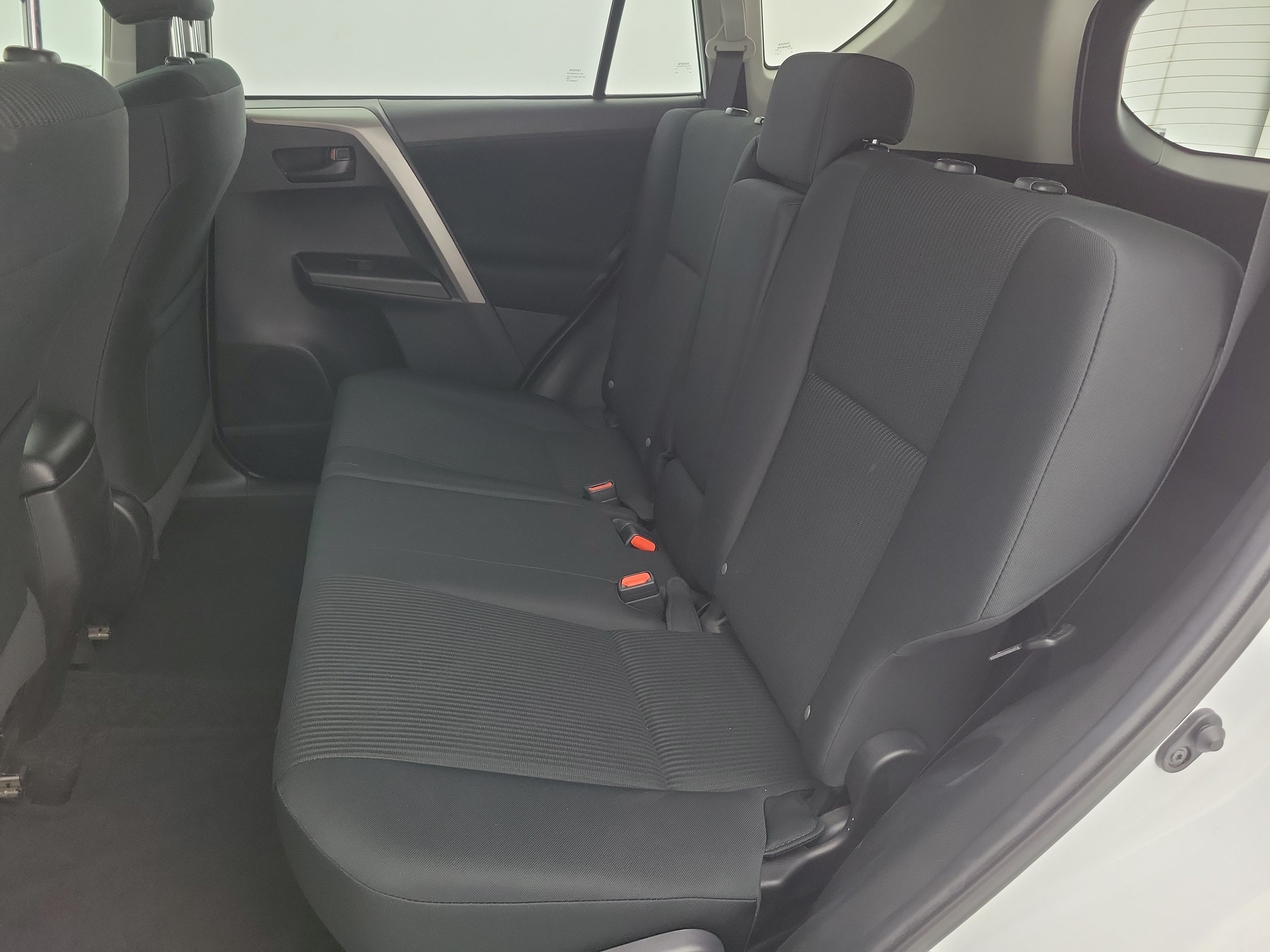 Used 2018 Super White Toyota LE image 13