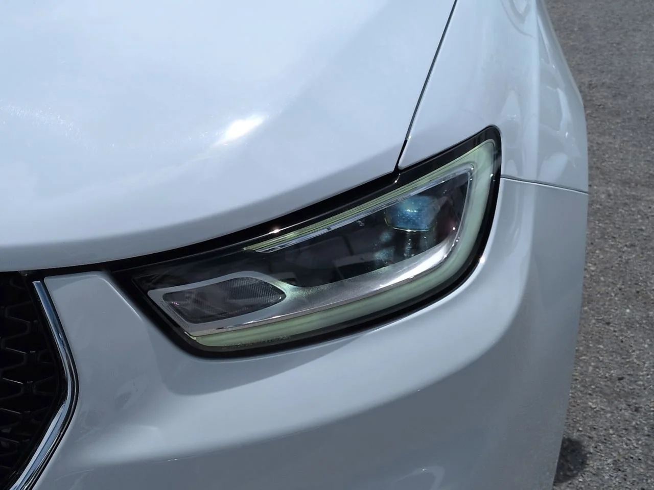 Used 2021 Bright White Clearcoat Chrysler Touring L image 10