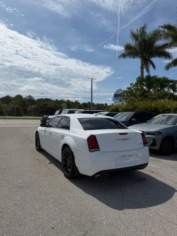 Used 2019  Chrysler Touring image 30