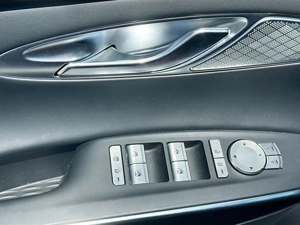 2025 GENESIS GV70 Standard - Photo 19