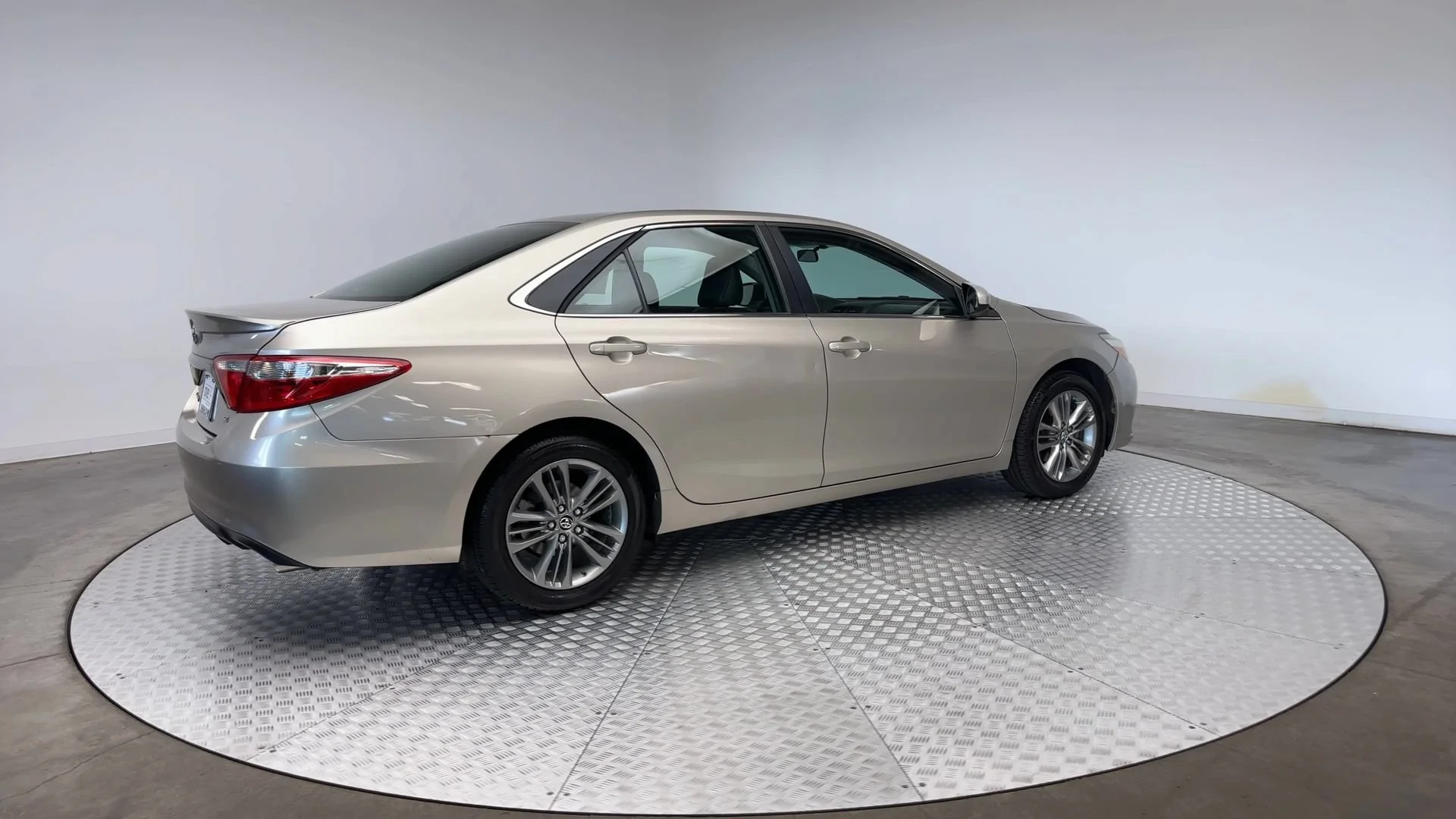 Used 2016 Creme Brulee Mica Toyota SE image 8