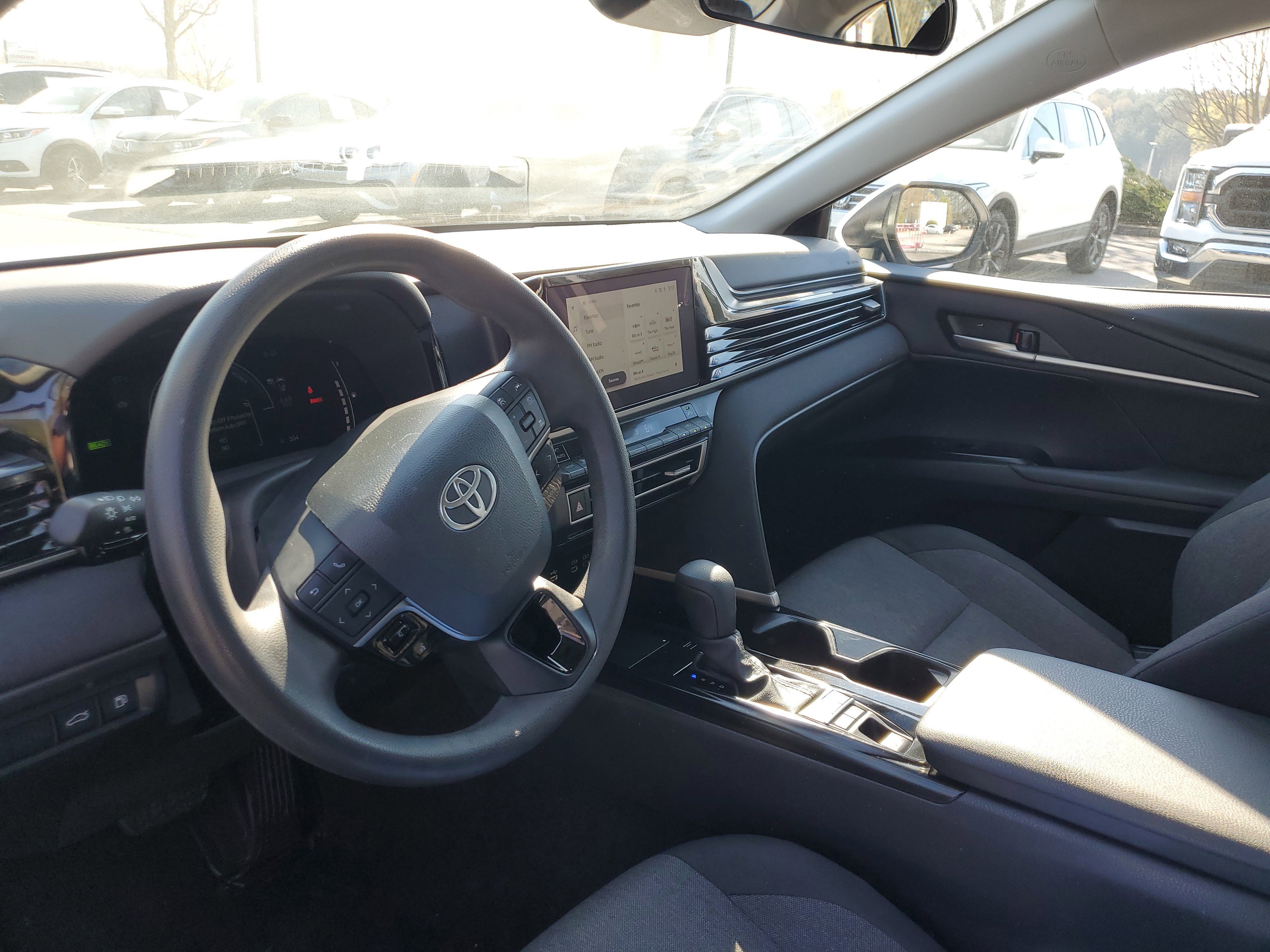 Used 2025 Ice Toyota LE image 18