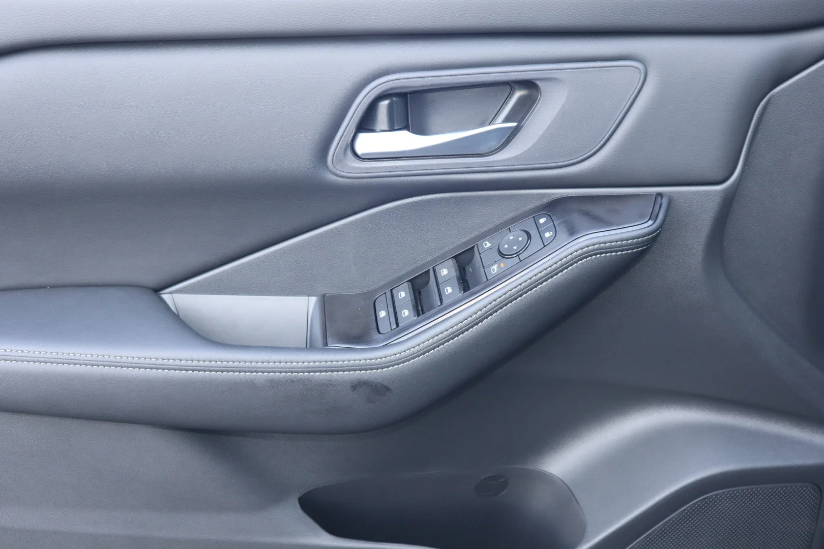 New 2026 Deep Ocean Blue Pearl Nissan SV image 14