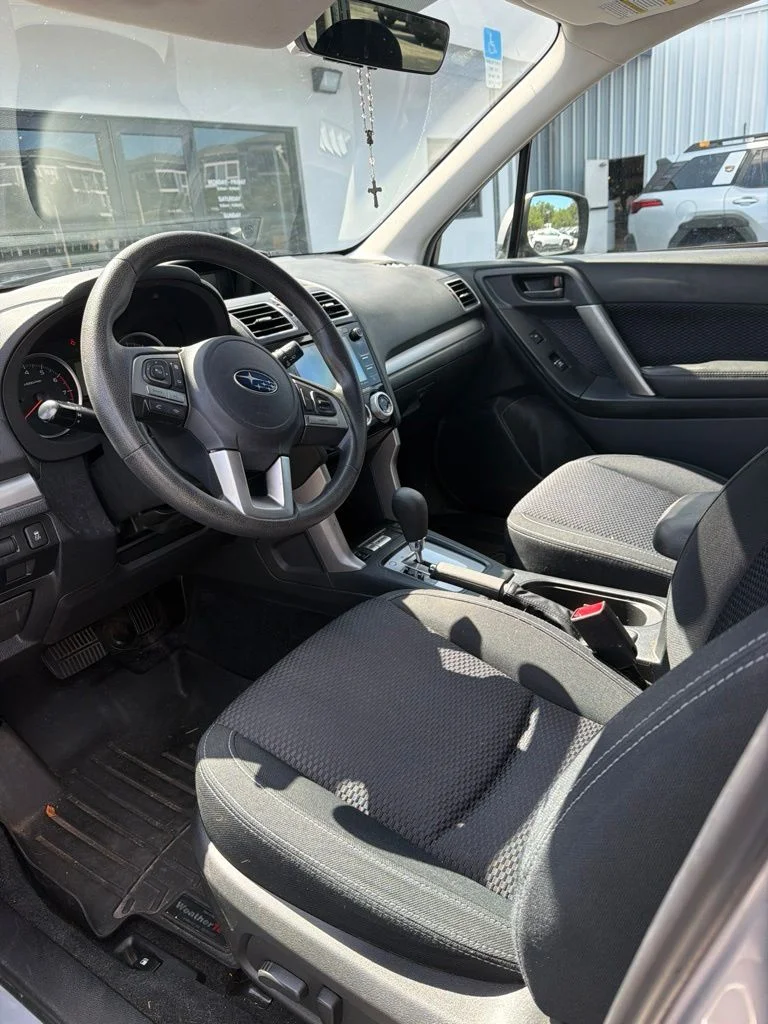 Used 2017 Silver Subaru 2.5i Premium image 5