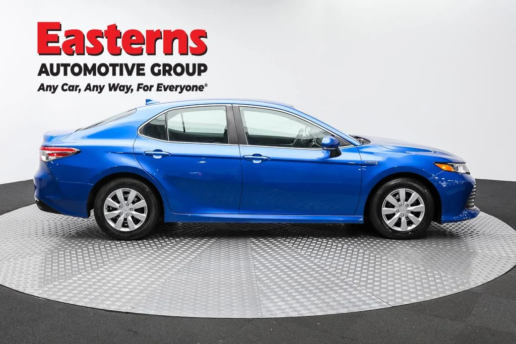 Used 2020 Blue Toyota LE image 4