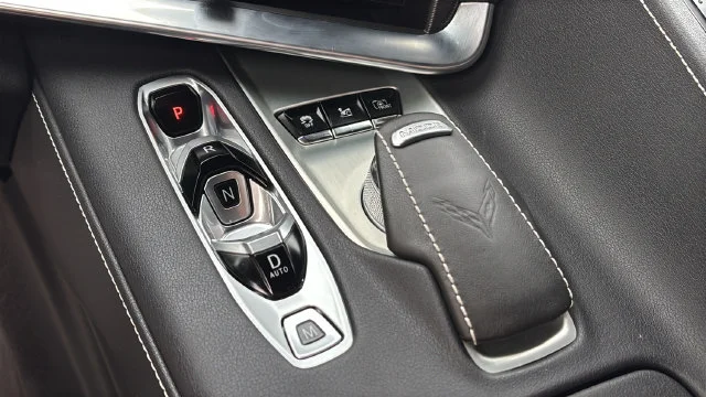 Used 2025 White Chevrolet Stingray image 29